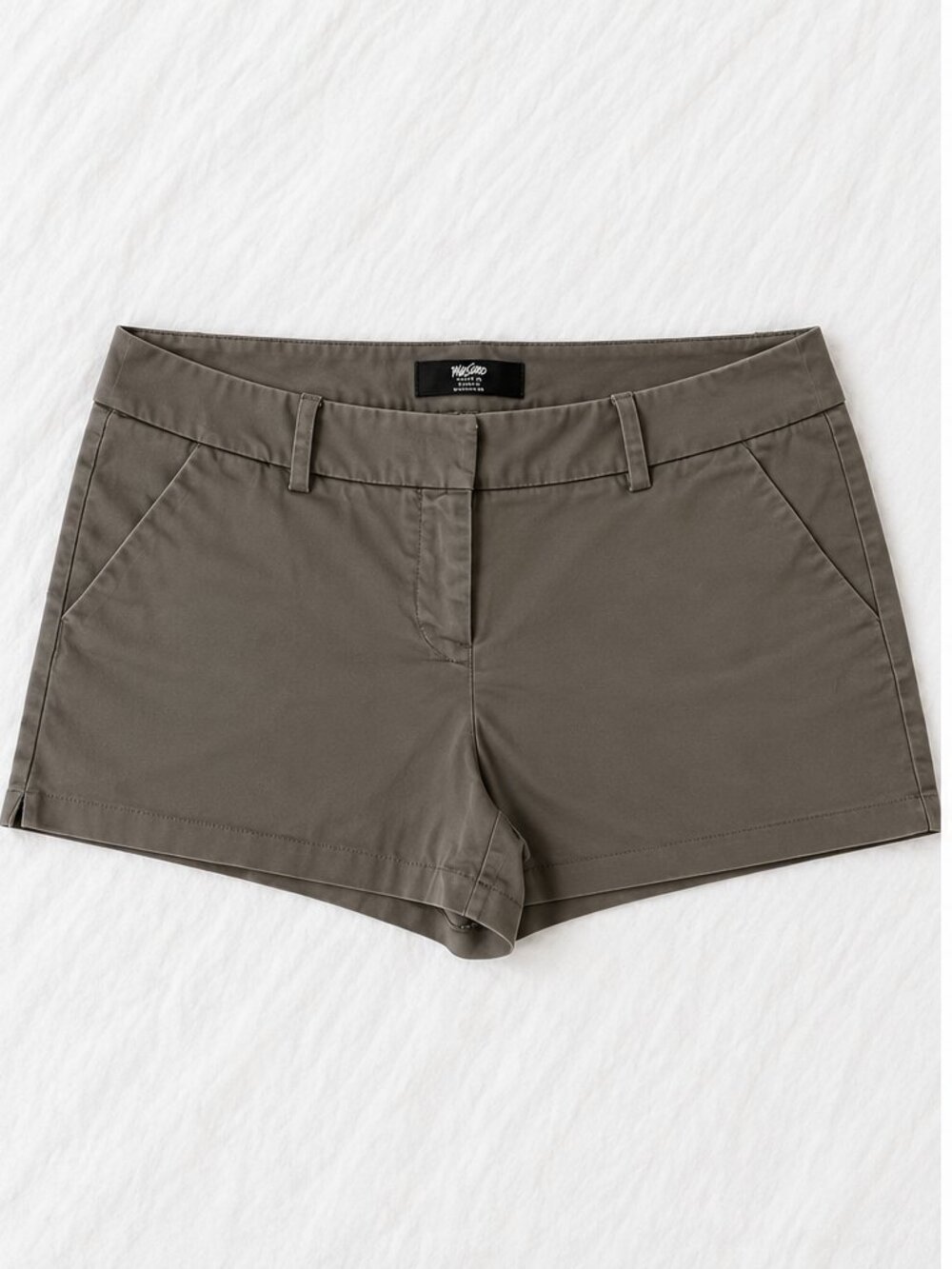 Title: Mossimo Women’s Khaki Chino Shorts Size 16